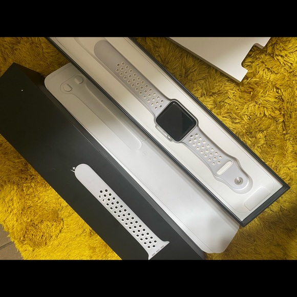 APPLE NIKE IWATCH 2 SERIES PREOWNED - Picture 5 of 8